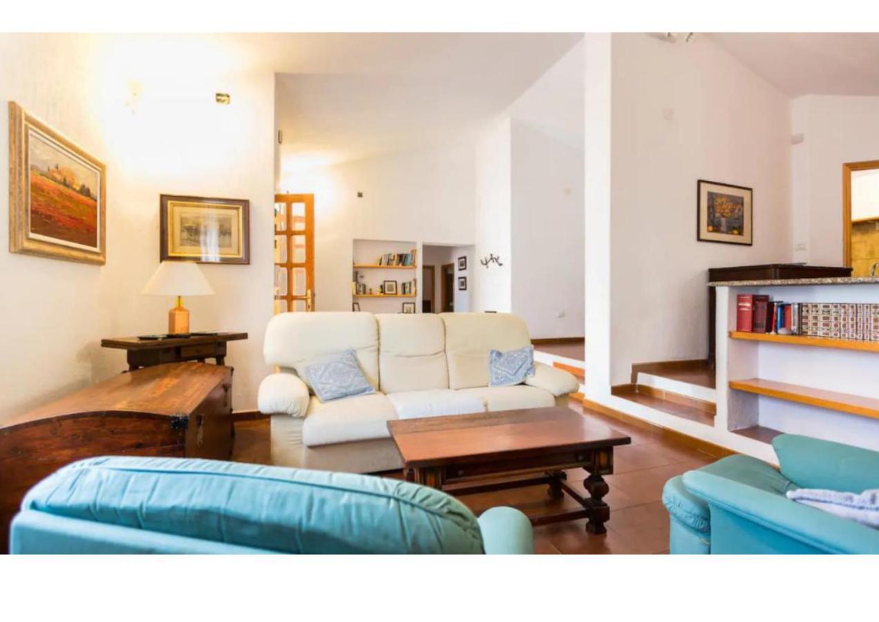 Casa Vacanze A Pochi Passi Dal Mare La Maddalena  Exterior foto